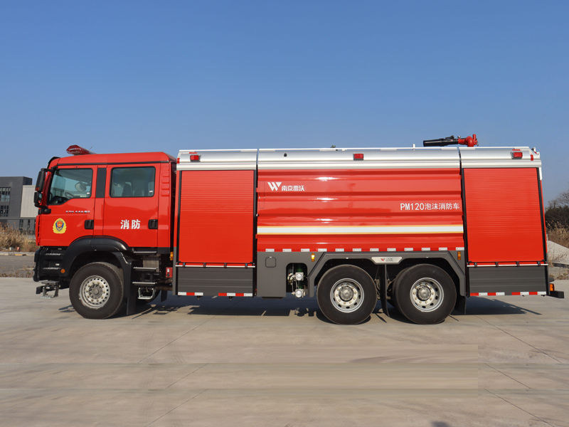 PM120型泡沫消防車(chē)